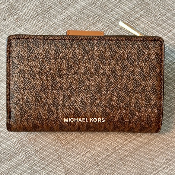 Michael Kors Signature Brown Acorn Greenwich Medium Tab Zip Around Wallet - Picture 2 of 13